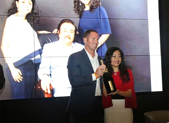 forbesbooks ra mat tai my cuon sach dau tien cua mot doanh nhan viet nam