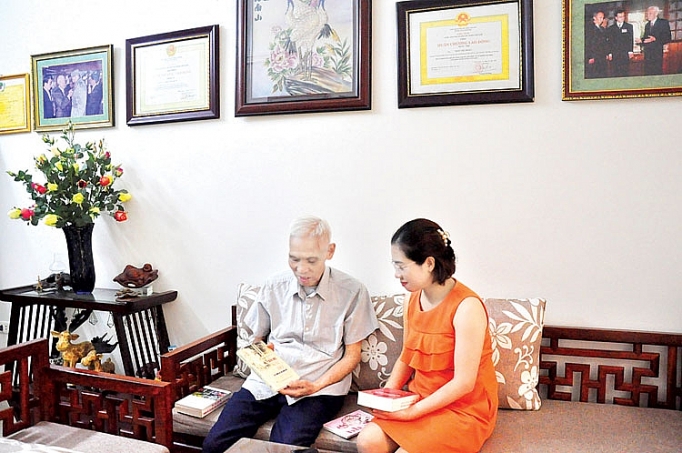 Người cận vệ già và những ký ức không quên nguoi can ve gia va nhung ky uc khong quen