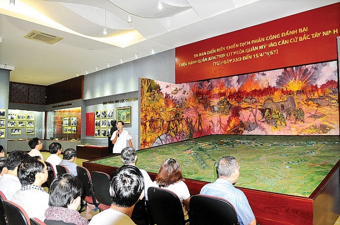 Về đất thép, thành đồng ve dat thep thanh dong