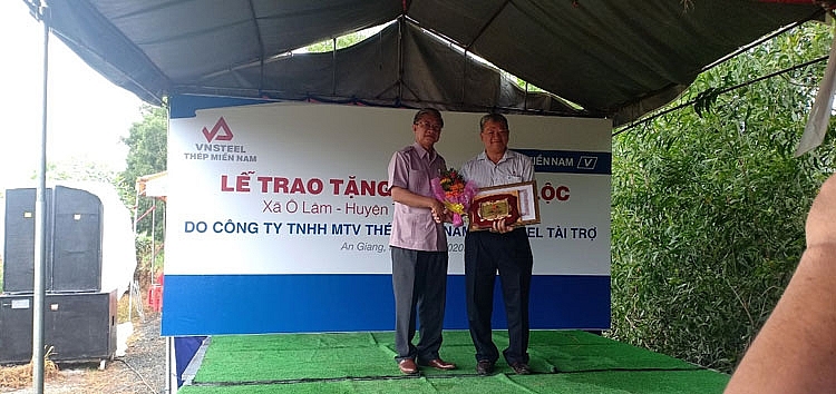 khanh thanh cau phuoc loc do thep mien nam tai tro