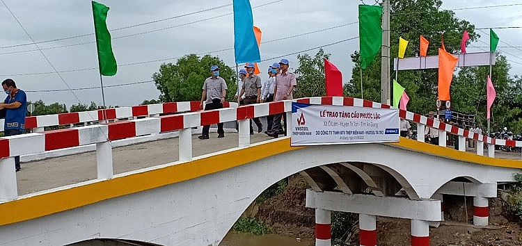 khanh thanh cau phuoc loc do thep mien nam tai tro