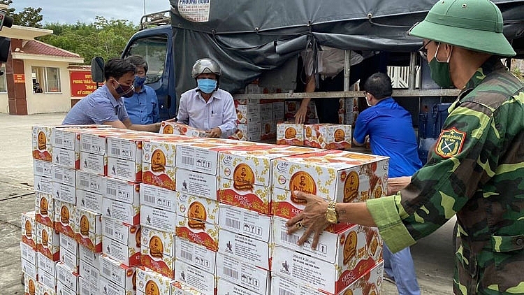 Trà Thanh Nhiệt Dr Thanh tiếp sức cho đồng bào chiến sĩ tại Quảng Nam tra thanh nhiet dr thanh tiep suc cho dong bao chien si tai quang nam