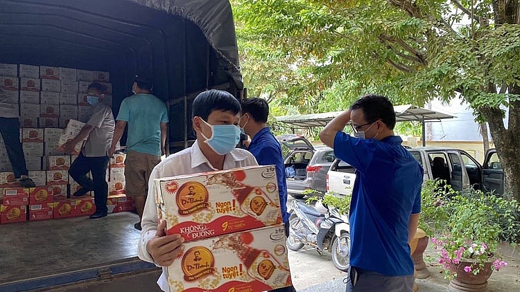 Trà Thanh Nhiệt Dr Thanh tiếp sức cho đồng bào chiến sĩ tại Quảng Nam tra thanh nhiet dr thanh tiep suc cho dong bao chien si tai quang nam