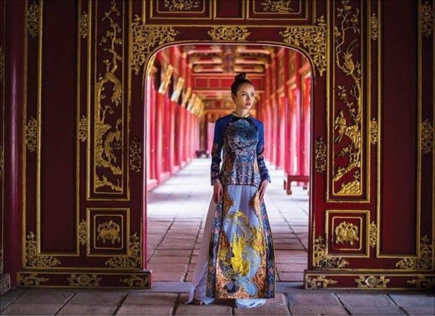 ao dai bieu tuong van hoa gan voi hinh tuong phu nu viet nam