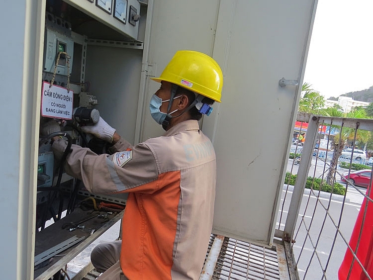 Công ty Điện lực Quảng Ninh: Đảm bảo cấp điện an toàn, ổn định những tháng cuối năm Công ty Điện lực Quảng Ninh: Đảm bảo cấp điện an toàn, ổn định những tháng cuối năm