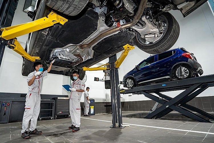 Cận cảnh showroom 3S lớn nhất Việt Nam của VinFast