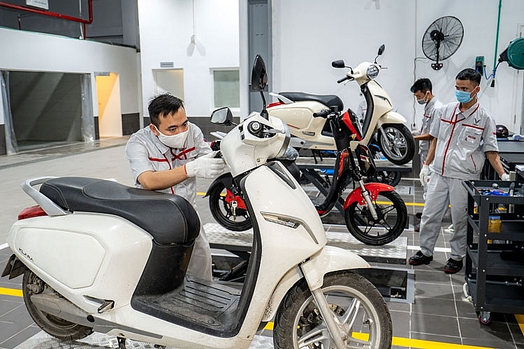 Cận cảnh showroom 3S lớn nhất Việt Nam của VinFast