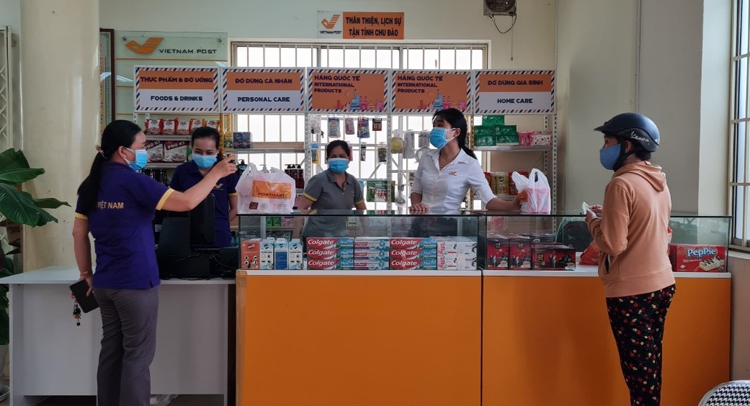 “Hạt vàng Bưu điện” trao hàng chục tấn gạo đến người dân khó khăn tại Tiền Giang