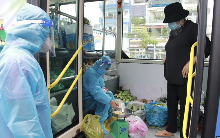 Bài 2: Hiệu quả từ kênh thương mại điện tử và mô hình bán hàng lưu động Bài 2: Hiệu quả từ kênh thương mại điện tử và mô hình bán hàng lưu động