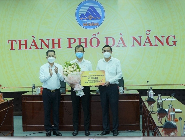Sun Group hỗ trợ người nghèo tại Đà Nẵng 30.000 suất lương thực, thực phẩm trong thời gian giãn cách Sun Group hỗ trợ người nghèo tại Đà Nẵng 30.000 suất lương thực, thực phẩm trong thời gian giãn cách