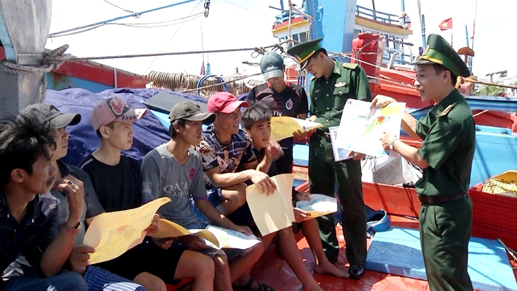 Gỡ "thẻ vàng" IUU: Chặn đứng tình trạng khai thác bất hợp pháp Gỡ "thẻ vàng" IUU: Chặn đứng tình trạng khai thác bất hợp pháp