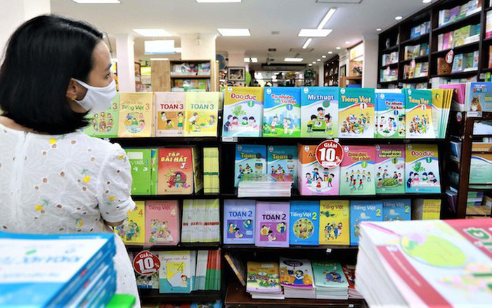 Đề nghị Hà Nội, TP.HCM xem xét đưa sách giáo khoa vào danh mục hàng thiết  yếu