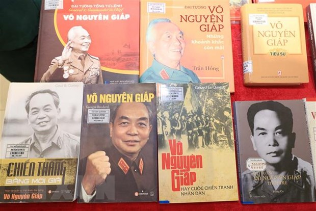 Trung bay trien lam ky niem ngay sinh Dai tuong Vo Nguyen Giap hinh anh 1