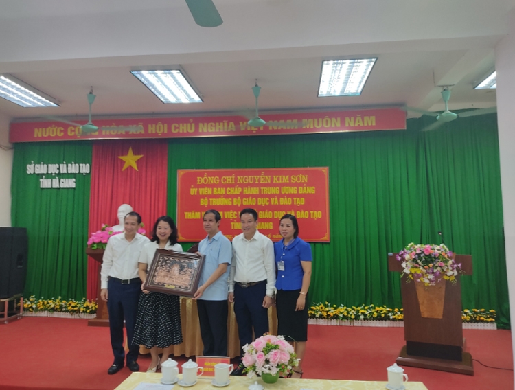 Ngành Giáo dục Đào tạo Hà Giang: Nỗ lực “trồng người” trên cao nguyên đá Ngành Giáo dục Đào tạo Hà Giang: Nỗ lực “trồng người” trên cao nguyên đá