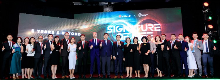 Ngân hàng Việt Nam Thịnh Vượng và AIA Việt Nam nâng tầm quan hệ đối tác chiến lược lâu dài Ngân hàng Việt Nam Thịnh Vượng và AIA Việt Nam nâng tầm quan hệ đối tác chiến lược lâu dài