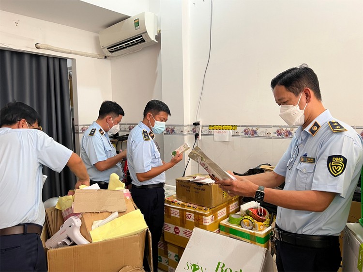 Bát nháo mỹ phẩm không rõ nguồn gốc Bát nháo mỹ phẩm không rõ nguồn gốc