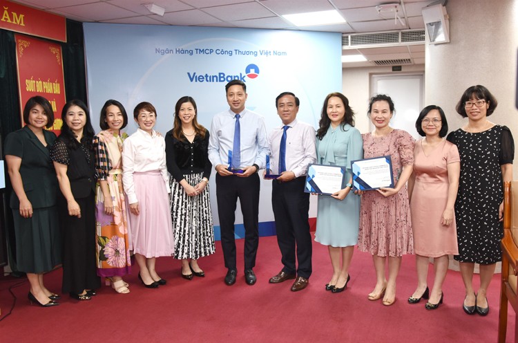 Ngân hàng Công Thương Việt Nam đón nhận 2 giải thưởng do JPMorgan trao tặng Ngân hàng Công Thương Việt Nam đón nhận 2 giải thưởng do JPMorgan trao tặng