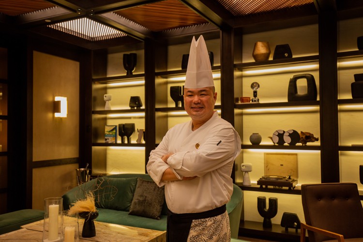 Đầu bếp sao Michelin - Junichi Yoshida: “Không có khuôn mẫu nào được đặt ra khi nấu các món ăn Teppanyaki” Đầu bếp sao Michelin - Junichi Yoshida: “Không có khuôn mẫu nào được đặt ra khi nấu các món ăn Teppanyaki”