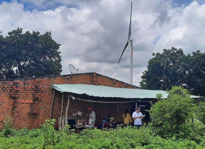 Xáo trộn cuộc sống vì điện gió - Ảnh 1. Xáo trộn cuộc sống vì điện gió - Ảnh 1.