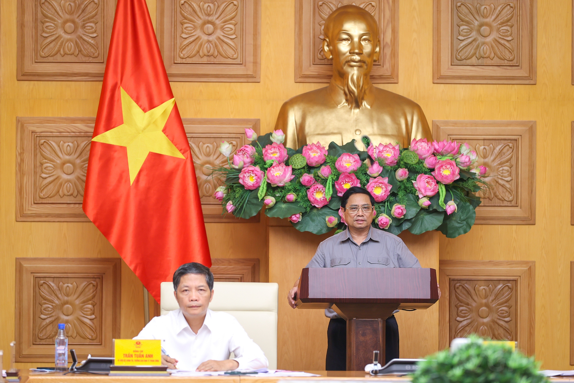 Thủ tướng làm việc với Ban Chỉ đạo xây dựng Đề án "Chủ trương, chính sách công nghiệp hóa, hiện đại hóa đến năm 2030, tầm nhìn đến năm 2045" - Ảnh 3. Thủ tướng làm việc với Ban Chỉ đạo xây dựng Đề án "Chủ trương, chính sách công nghiệp hóa, hiện đại hóa đến năm 2030, tầm nhìn đến năm 2045" - Ảnh 3.