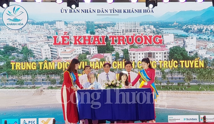 Khánh Hòa khai trương trung tâm dịch vụ hành chính công trực tuyến khanh hoa khai truong trung tam dich vu hanh chinh cong truc tuyen