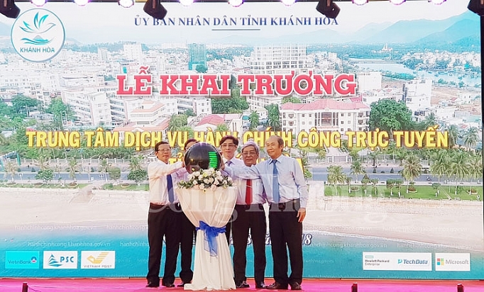 Khánh Hòa khai trương trung tâm dịch vụ hành chính công trực tuyến khanh hoa khai truong trung tam dich vu hanh chinh cong truc tuyen