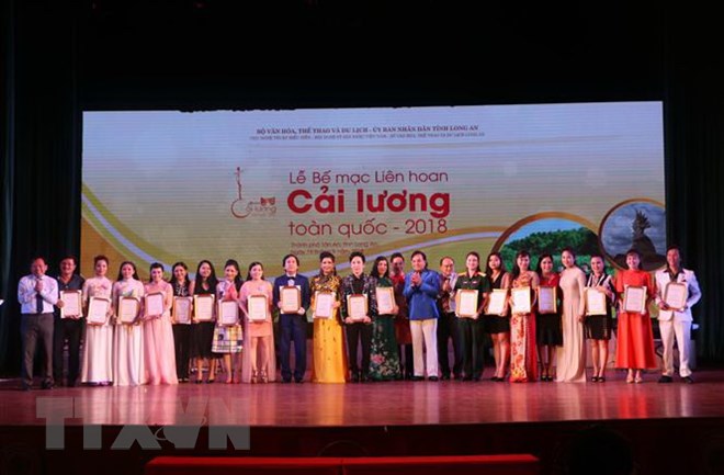 thap len ngon lua dam me voi nghe thuat cai luong truyen thong