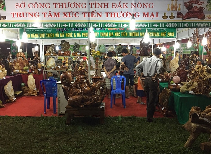 dak nong day manh phat trien nganh thuong mai