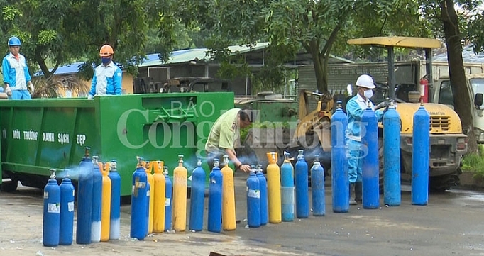 QLTT Hà Nội tiêu hủy hơn 30 tấn hàng hóa tang vật vi phạm 215 binh khi cuoi duoc chi cuc qltt ha noi thu giu va tieu huy