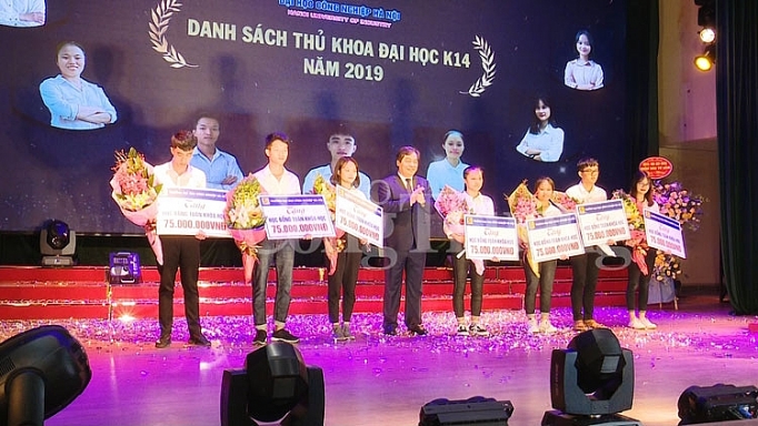 Bộ trưởng Trần Tuấn Anh: Đại học Công nghiệp luôn là đơn vị đi đầu khối trường thuộc Bộ bo truong tran tuan anh dai hoc cong nghiep luon la don vi di dau khoi truong thuoc bo