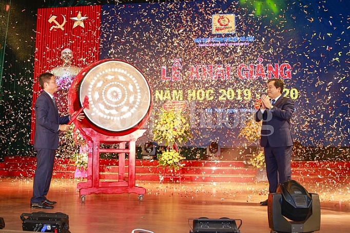 Bộ trưởng Trần Tuấn Anh: Đại học Công nghiệp luôn là đơn vị đi đầu khối trường thuộc Bộ bo truong tran tuan anh dai hoc cong nghiep luon la don vi di dau khoi truong thuoc bo