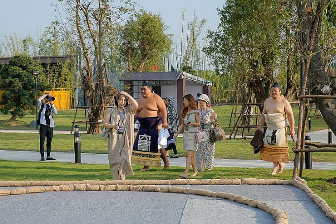 Hai đại võ sĩ sumo nổi tiếng Nhật Bản bất ngờ xuất hiện tại Việt Nam hai dai vo si sumo noi tieng nhat ban bat ngo xuat hien tai viet nam