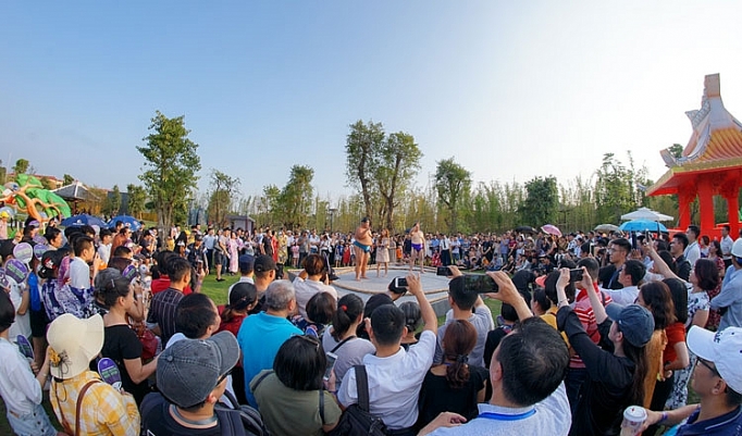 Hai đại võ sĩ sumo nổi tiếng Nhật Bản bất ngờ xuất hiện tại Việt Nam hai dai vo si sumo noi tieng nhat ban bat ngo xuat hien tai viet nam