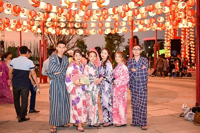 Hai đại võ sĩ sumo nổi tiếng Nhật Bản bất ngờ xuất hiện tại Việt Nam hai dai vo si sumo noi tieng nhat ban bat ngo xuat hien tai viet nam