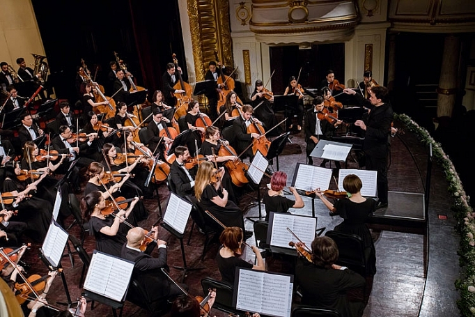 Nhạc trưởng Olivier Ochanine: “Mùa diễn mới là dấu mốc quan trọng của Dàn nhạc Giao hưởng Mặt trời” nhac truong olivier ochanine mua dien moi la dau moc quan trong cua dan nhac giao huong mat troi