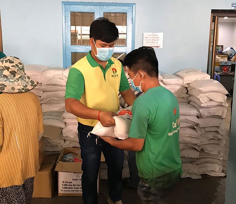 Đạm Cà Mau đồng hành cùng người nông dân Việt Nam tại Campuchia đẩy lùi Covid-19 Đạm Cà Mau đồng hành cùng người nông dân Việt Nam tại Campuchia đẩy lùi Covid 19