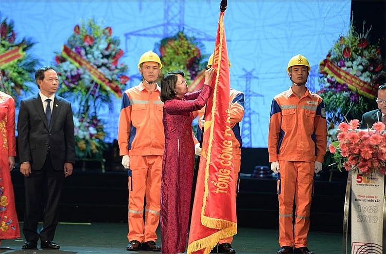 Tổng công ty Điện lực miền Bắc: “Anh cả đỏ” ngành điện Tổng công ty Điện lực miền Bắc: “Anh cả đỏ” ngành điện