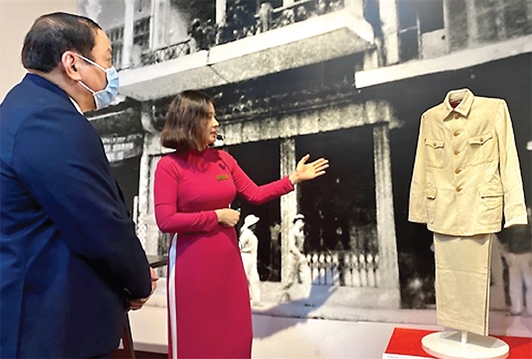 Sống lại lịch sử hào hùng qua tư liệu quý