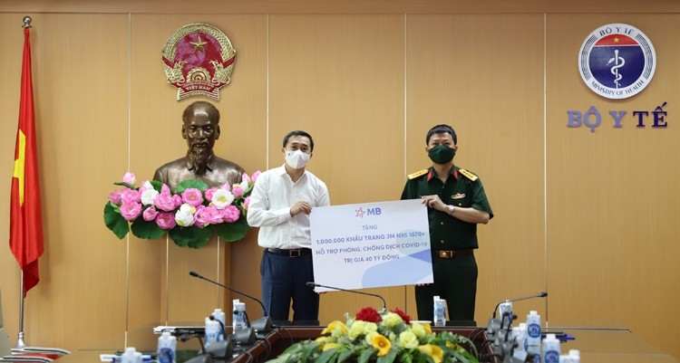 Bộ Y tế tiếp nhận 1.000.000 khẩu trang y tế tiêu chuẩn N95 do MB trao tặng