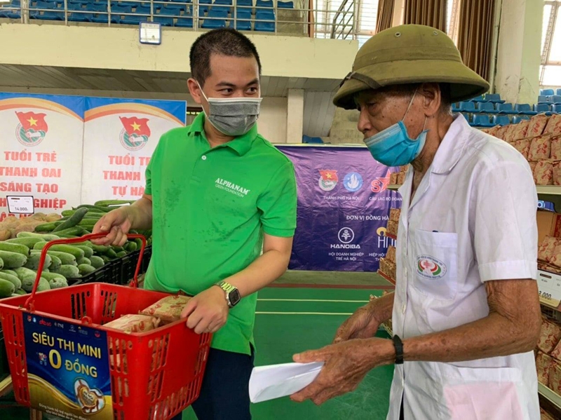 CLB Doanh nhân Sao Đỏ: Thắm tình người mùa dịch