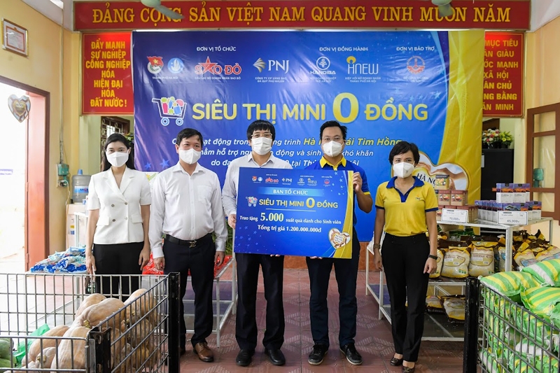 CLB Doanh nhân Sao Đỏ: Thắm tình người mùa dịch
