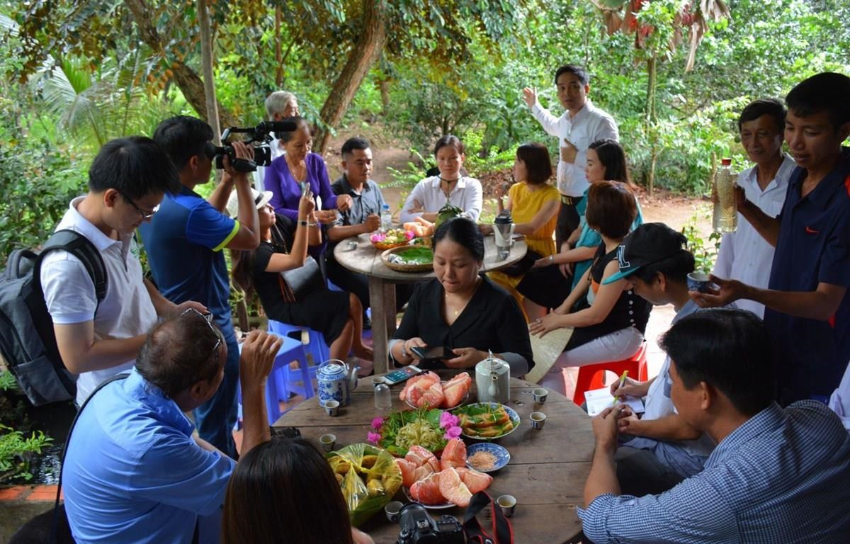 Các doanh nghiệp lữ hành mong sớm được phục vụ du khách trở lại. (Ảnh minh họa: CTV/Vietnam+)