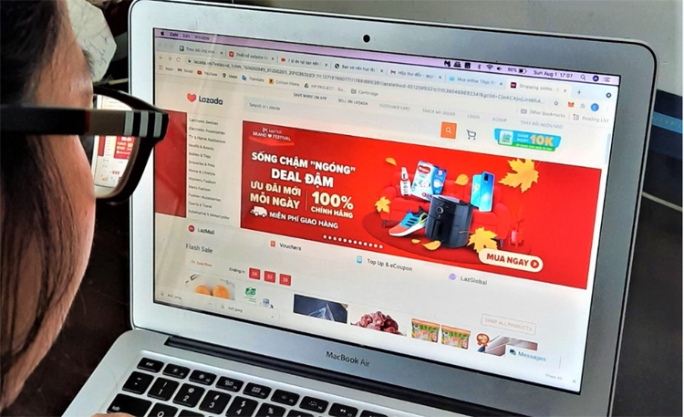 Bách hóa trực tuyến sôi động trong mùa dịch Bách hóa trực tuyến sôi động trong mùa dịch
