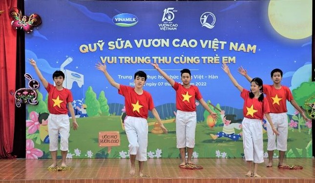 Thêm một mùa trung thu ấm áp trong hành trình 15 năm của quỹ sữa vươn cao Việt Nam ảnh 3