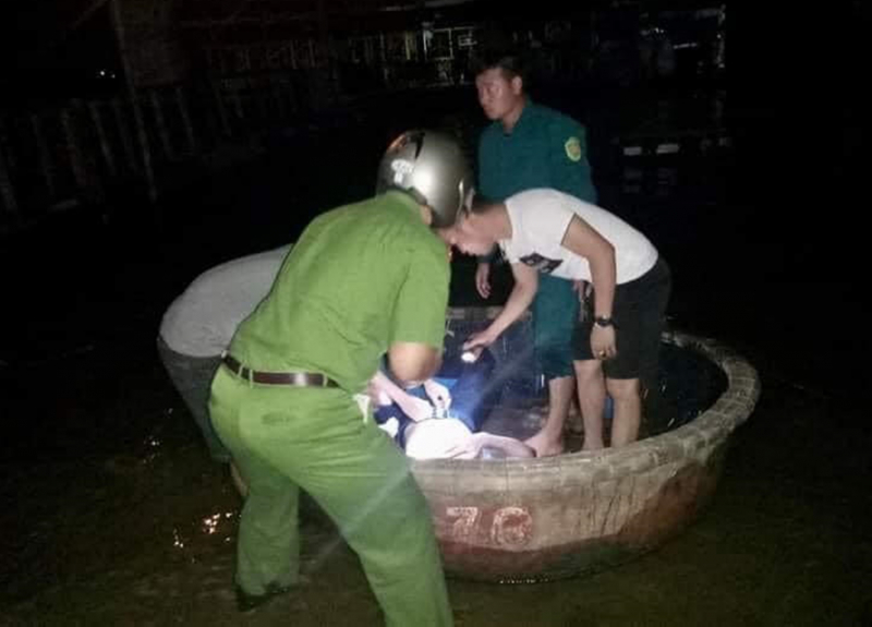 Cứu nạn kịp thời nam thanh niên nhảy cầu -0