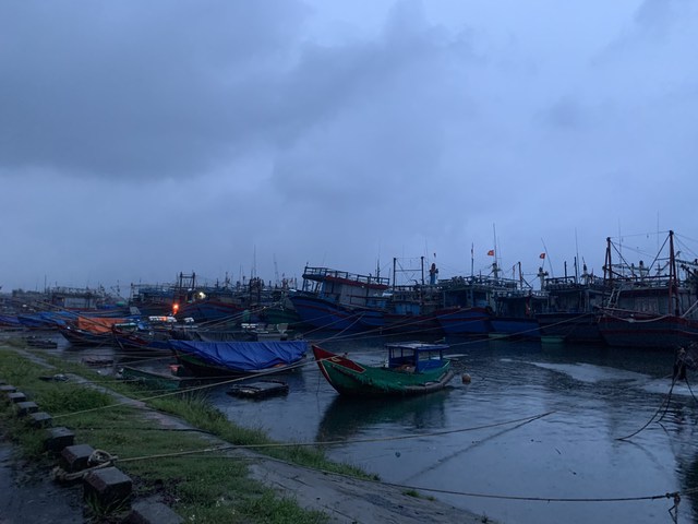 Phó Thủ tướng Lê Văn Thành kiểm tra công tác ứng phó bão tại Quảng Trị - Ảnh 5. Phó Thủ tướng Lê Văn Thành kiểm tra công tác ứng phó bão tại Quảng Trị - Ảnh 5.