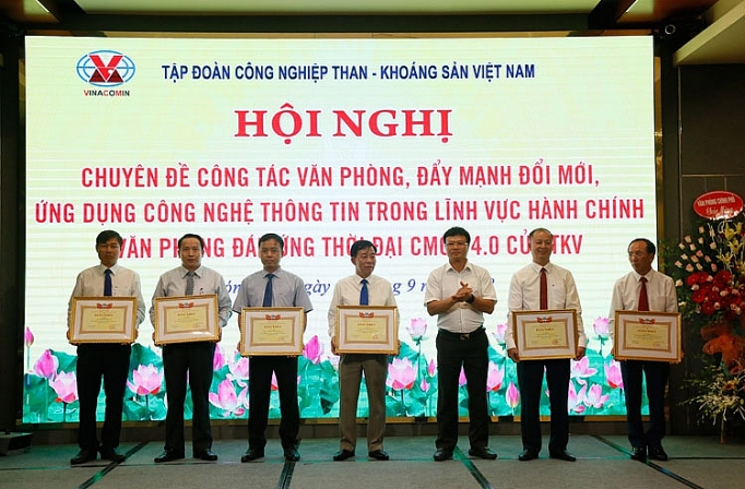 Đẩy mạnh ứng dụng thiết bị thông minh trong công tác hành chính văn phòng day manh ung dung thiet bi thong minh trong cong tac hanh chinh van phong