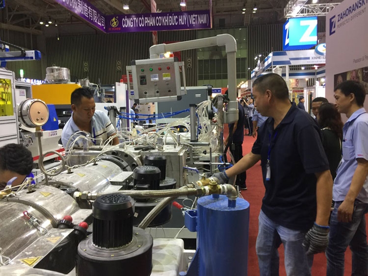 Nhiều công nghệ mới trưng bày tại triển lãm VietnamPlas 2019 nhieu cong nghe moi trung bay tai trien lam vietnamplas 2019