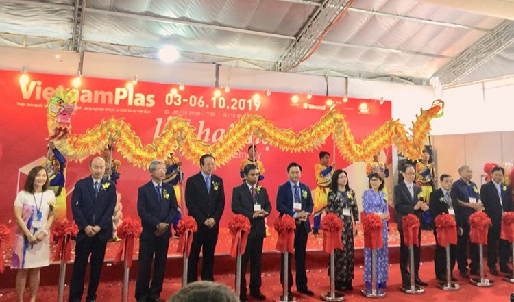 Nhiều công nghệ mới trưng bày tại triển lãm VietnamPlas 2019 nhieu cong nghe moi trung bay tai trien lam vietnamplas 2019