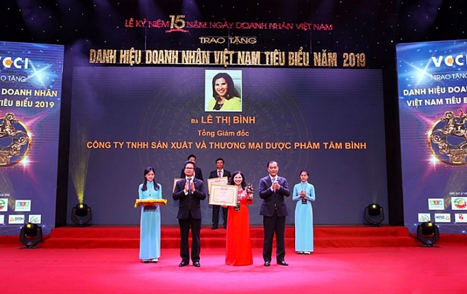tong giam doc duoc pham tam binh duoc vinh danh doanh nhan viet nam tieu bieu 2019